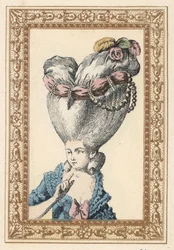 Mulher com o cabelo penteado para cima sobre um pouf (suporte) e decorado com flores, pérolas e uma faixa, chamada a Pulga. O pufe tem a Chia. Litografia colorida à mão por de Laubadere de Octave Uzane de Penteado elegante ou Finório excêntrico da época de