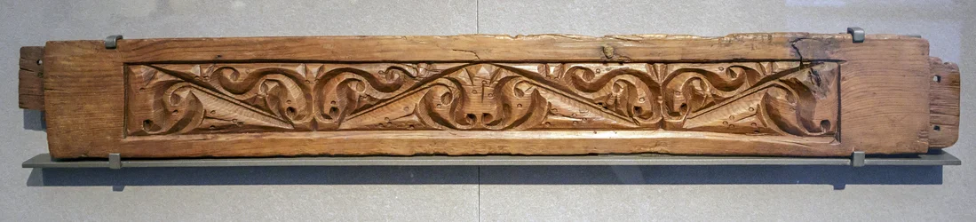 Trabalho com madeira em "estilo biselado". Egipto, século IX. Pinho esculpido. Musee du Louvre