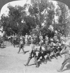 Comandantes britânicos revendo tropas entrando em Kroonstadt, África do Sul, Guerra dos Bôeres, 1901