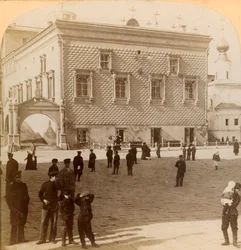 Escadaria vermelha famosa e palácio velho, Moscou, Rússia, 1900.
