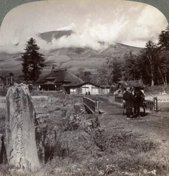 Monte Asama Asamayama, o maior vulcão ativo do Japão, a noroeste de Katsukake, 1904.