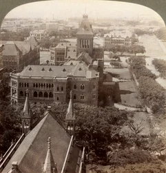 Sobre Universidade e Secretariado Sq. torre, S. da torre de Rajabai, Bombaim, Índia, 1903.
