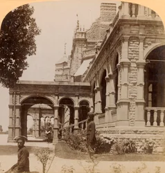 Frente sul do Viceregal Lodge ... em Simla, a encantadora capital de verão da Índia, 1902.