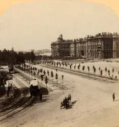 O Palácio Imperial de Inverno da Nevsky Prospect, São Petersburgo, Rússia, 1897.