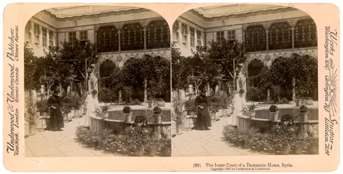 O tribunal interno de uma casa de Damasco, na Síria, em 1900.