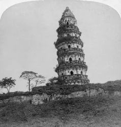 Pagode de Tiger Hill, a torre inclinada de Soo-Chow Suzhou, China, 1900