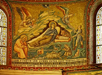 Mosaico na abside com a natividade