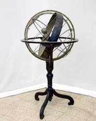 Esfera armilar do século XVII: Milão, Museu Nacional da Ciência e da Tecnologia.