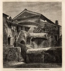 Uma cloaca atrás da capela de San Crispino