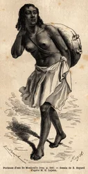 Um carregador de água de Monkoullo, uma mulher Samhariana (Etiópia), usando uma parte superior de couro pendurada numa longa corda de fibra de palmeira, que ela esvazia num grande tanque de barro para regar a besta. Engravure pour illustrrer le voyage en A