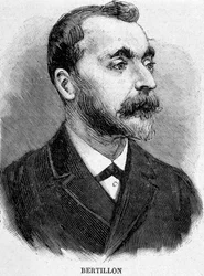 Alphonse Bertillon (1853-1914), estudioso francês, criador da antropometria.
