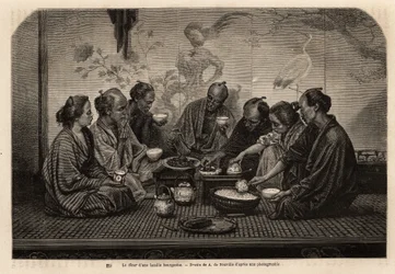 No jantar de uma família burguesa, os homens se reúnem em um tatami, ao redor de pequenas mesas de café, comem arroz em uma tigela individual e servem carne e vegetais em um prato comum, enquanto bebem chá, duas mulheres servem o serviço. Gravura para ilus