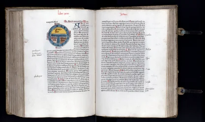 Página dupla com o mapa esquemático do mundo no modelo T-O (T O), estão representados três continentes (Ásia, África e Europa). Manuscrito "Etimologias" (Etymologiae) por Isidorus (Isidore de sevilha) (560/570-636) Século XII. 1472