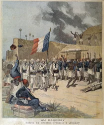 Entrada da bandeira francesa em Abomey (Dahomey = Benin hoje) - couv. "The Little Journal" de 10/12/1892.