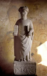 Francesco Petrarca (1304 - 1374) (Petrarca), poeta italiano. Estátua do século XIV. Casa de Petrarca em Arquà, perto de Pádua.