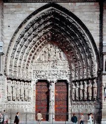 Arte Gótica: portal central da Catedral de Notre Dame de Paris