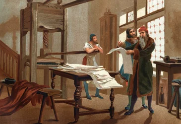 Johannes Gutenberg (1400-1468), tipógrafo alemão, imprimindo a primeira folha da Bíblia. Segundo Hombres y Mujeres célebres. Barcelona 1877.