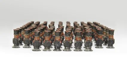 Grande grupo de soldados de brinquedo ou marcadores de mapa de campanha na forma de infantaria francesa, c.1810-14 (madeira pintada) (ver também 2921970)