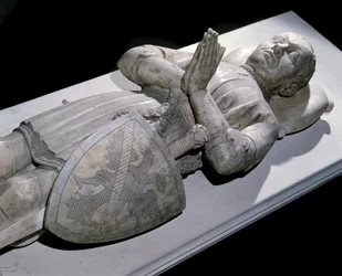 Visível em Bertrand du Guesclin (1320-1380) Saint Denis. Basílica.