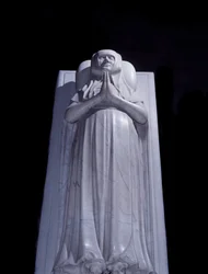 Visível a freira Blanche de France (1313-1358). Escultura da tumba feita em 1393. Basílica de Saint Denis. São Denis.