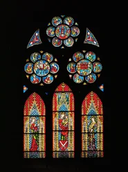 Nossa Senhora com o Menino, Santa Bárbara e Santa Catarina, num vitral doado pelo grémio dos alfaiates (vitral)