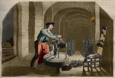 Fabricação de vinho espumante Champagne: máquina de engarrafar utilizada numa adega. Gravura de 1858 em "Le Musee Des Sciences".
