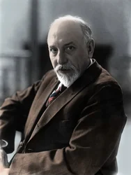 Retratos do escritor italiano Luigi Pirandello por volta de 1920.