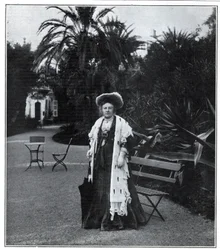 Retrato de Madame Juliette Adam (nee Lambert) (1836-1936), escritora, polemista e feminista francesa em Nice, em 1905.
