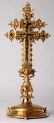 Cruz de relíquia. Metalomecânica com jarras. Abadia de origem (Saint-Amand Tournai, ex-Elnone. Século XVI.