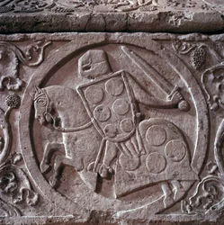 Sarcófago do cavaleiro da família palaciana (provavelmente Hugh do palácio), detalhe do relevo inferior. mármore. 1292. Toulouse, Igreja dos Jacobinos