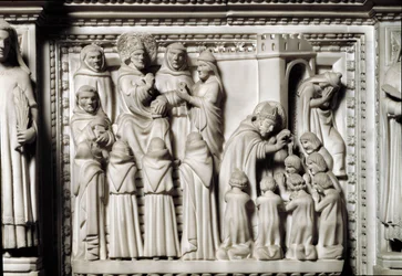 Arca de Santo Agostinho com as relíquias do santo, detalhe do relevo mostrando a disputa e o batismo por Santo Agostinho. Escultura em mármore