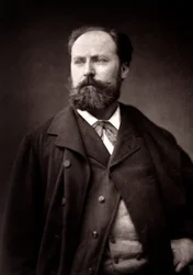 O artista Henri-Paul Motto fotografado por ocasião do Salão de Paris de 1881