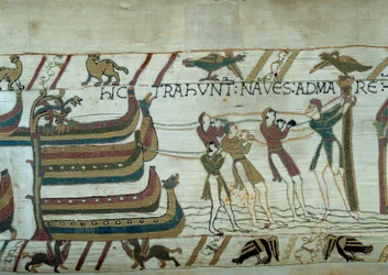 A conquete da Inglaterra pelo exército do Duque da Normandia Guilherme o Conquistador (1027-1087): mal os navios mal construídos são postos ao mar Detalhe da tapeçaria de Bayeux ou Bordados da Rainha Mathilde