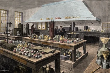 O grande laboratório de Louis Pasteur (1822-1895), químico e biólogo francês, na École normale supérieure - Louis Pasteur no seu laboratório na École normale supérieure - Gravura de Meyer, 1884
