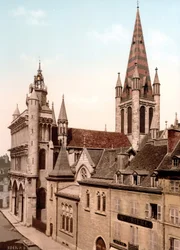 Vista da Igreja de Notre Dame em Dijon. Fotocrómio v. 1890.