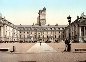 Vista da Câmara Municipal em Dijon. Fotocrómio v. 1890.