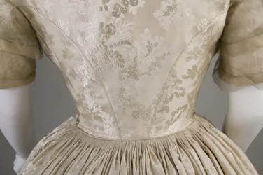 Vestido de noiva (vista detalhada das costas da cintura)