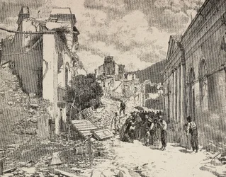 Entre as ruínas após o terramoto na estância balnear de Balliazzi, Itália