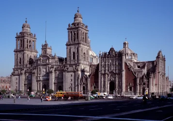 Arte barroca: vista da Catedral Metropolitana da Cidade do México. México do século XVIII.