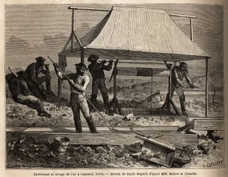 A extracção e lavagem de ouro numa mina em Cameron Town (British Columbia, Canadá), o distrito é o depósito de ouro mais rico da região, o ouro é extraído do subsolo por poços ocos, dos quais são extraídos baldes de "lama paga", uma mistura de barro e casc