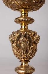 Metalomecânica. Cálice. Presente do cânone A. Le Vaillant de la Bassarderie, decano da catedral capítulo 1726 a 1758. Século XVIII. Detalhe.