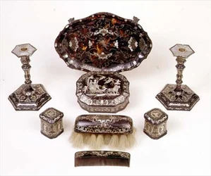 Conjunto de toucador Piqué tortoiseshell, c.1740 (tortoiseshell & metal)