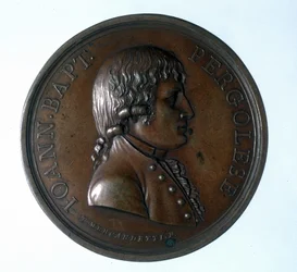 Retrato de Giovanni Battista Pergolesi (Jean Baptiste Pergolese, Jean-Baptiste) (1710 - 1736). Medalhão de bronze. Museu da Escadaria. Milão