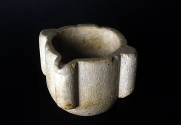 Argamassa de pedra usada em farmácia. Século XVIII. Museu de Ciência e Tecnologia, Milão.
