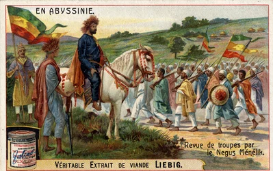 O Imperador da Abissínia, o "Negus" Menelik II (1844-1913) revê as suas tropas. Cromolitografia do século XIX.