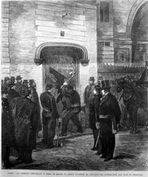 Os bombeiros bateram na porta de entrada do convento dominicano na Rue Jean de Beauvais, em Paris, em 1880. Gravura do século XIX.