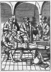 Tortura na Idade Média: a tortura da água. Atado com cordas, é vertida água sobre um pano que é empurrado até ao fundo da garganta. Gravura do século XVIII a partir de uma gravura da Idade Média.