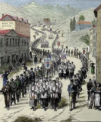 Vista da procissão desde a estação até a gruta de Lourdes nos altos Pirinéus, onde a Virgem apareceu a Bernadette Soubirous (1844-1879) em 1858, atual lugar de peregrinação. Gravura do século XIX