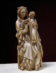 Escultura de Marfim Virgem e Infantil do século XIV.