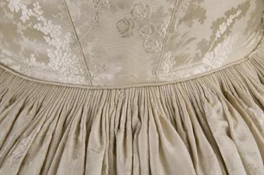 Vestido de noiva (vista detalhada das costas da cintura)